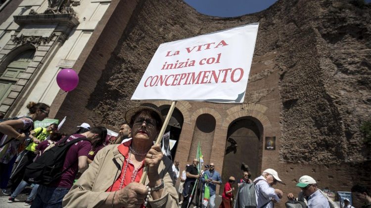 2018-05-19 "Marsz dla życia" - manifestacja przeciwników prawa proaborcyjnego we Włoszech