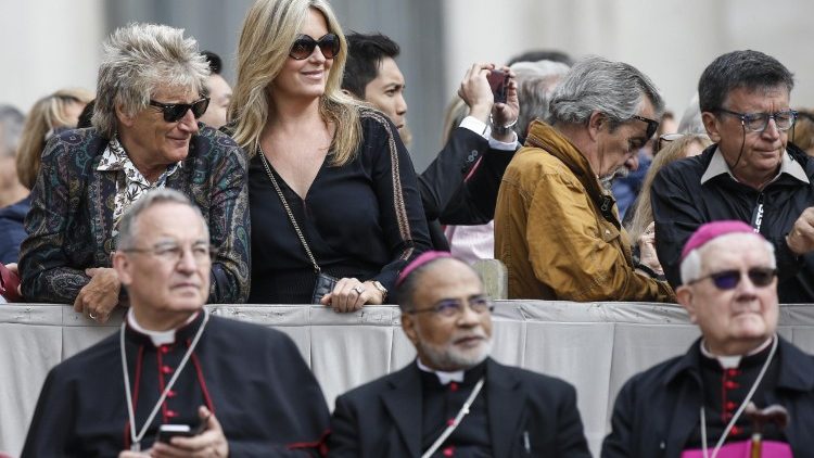 Брытанскі спявак Род Сцюард на агульнай аўдыенцыі ў Ватыкане