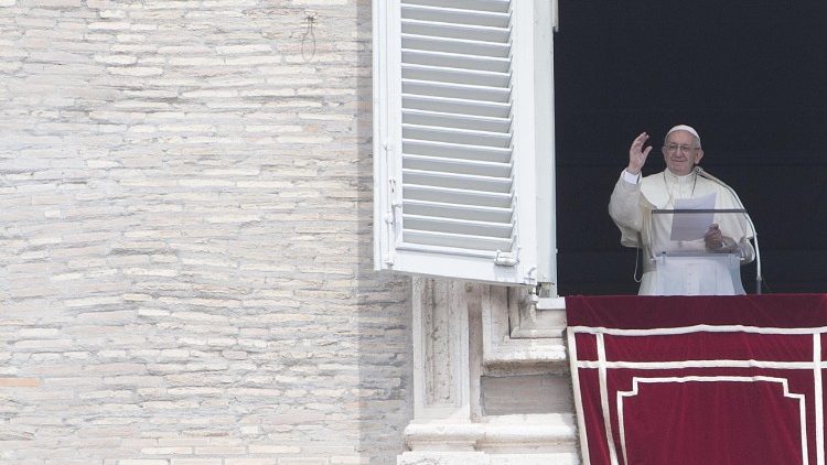 Папа падчас малітвы "Анёл Панскі"