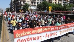 protest-march-in-thessaloniki-during-a-24-hou-1527680109198.jpg