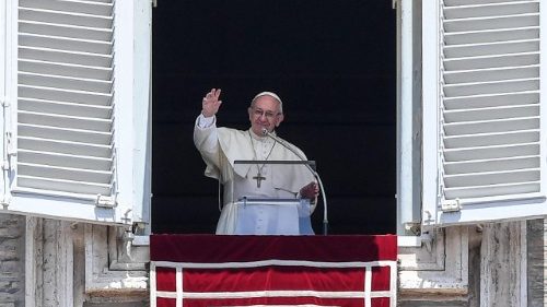 El Papa: La lógica eucarística es nutrirnos de Cristo para darlo a los demás