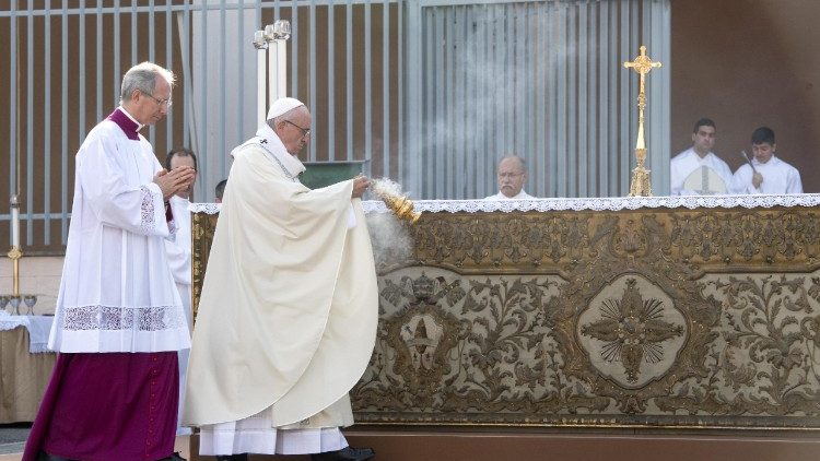 pope-francis--corpus-domini-christi-celebrati-1528043579636.jpg