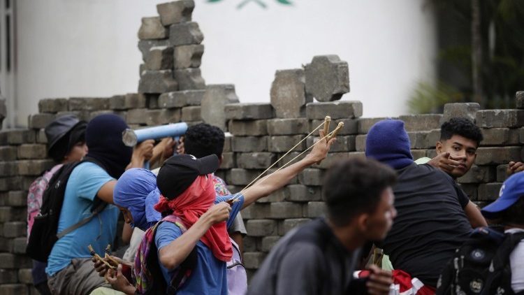 violence-continues-in-nicaragua-while-ortega--1528602452824.jpg