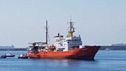 ---migranti-nave-aquarius-arrivati-a-valencia-1529226255444.jpg