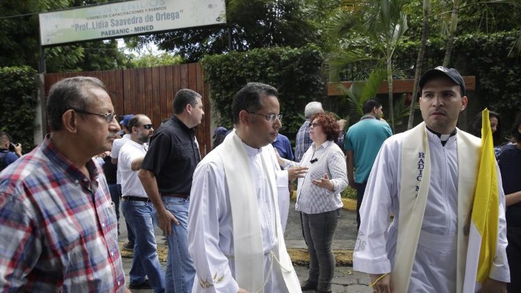 Catholic father Raul Zamora who helped negotiate a truce between opposition groups and the government shows his solidarity with students