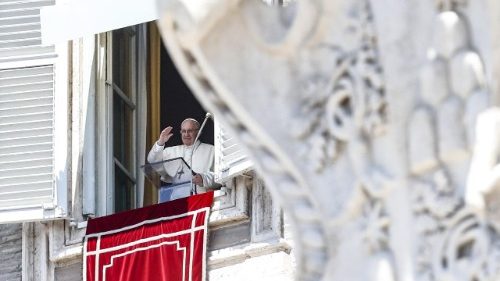 pope-francis--angelus-prayer-1530443099935.jpg