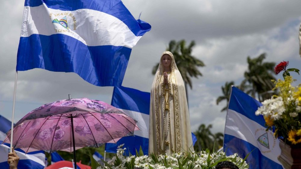 Statua della Vergine portata in processione durante la manifestazione antigovernativa a Managua, Nicaragua - 28.07.2018