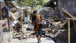 earthquake-aftermath-in-lombok-1533553745625.jpg