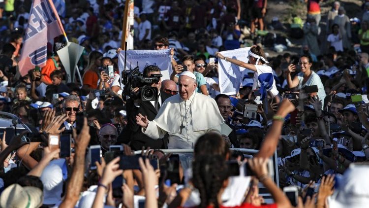Papa no encontro de oração com os jovens no Circo Máximo