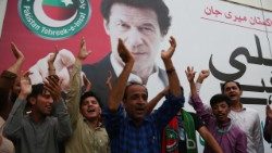 imran-khan-elected-pm-1534515190920.jpg