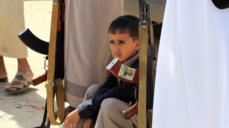 Para o vigário apostólico,  a arma mais eficaz, que porém não destrói, é a oração. "É tempo de muçulmanos, cristãos e outros, orarem para que sejam abertos caminhos de paz e justiça"