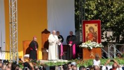pope-francis-in-sicily-1537004228319.jpg