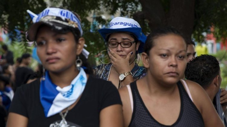 Compañeros de escuela y familiares de Matt Romero