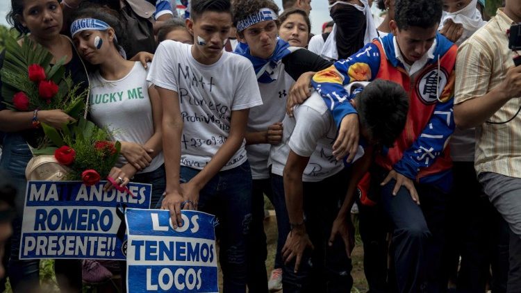 Compañeros de escuela y familiares de Matt Romero
