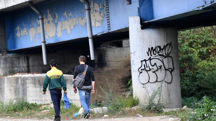 Un muro alto 4 metri contro lo spaccio della droga in Italia