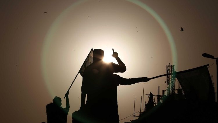 Blasphemieprotest in Pakistan - wird das Kreuz auf der Fassade bleiben?