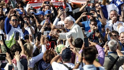 Franziskus spricht Romero und Paul VI. heilig