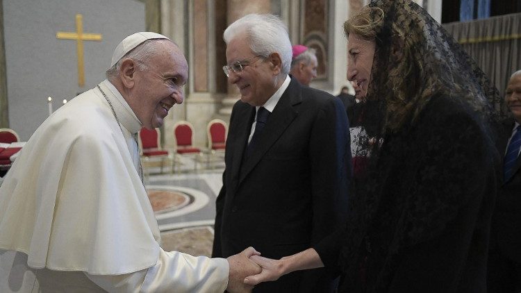 संत पापा फ्राँसिस राष्ट्रपति मत्तरेल्ला के साथ