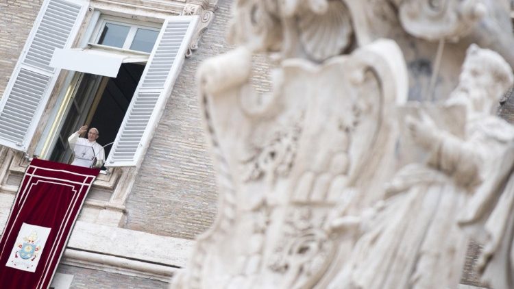 pope-francis--angelus-prayer-1541076075461.jpg
