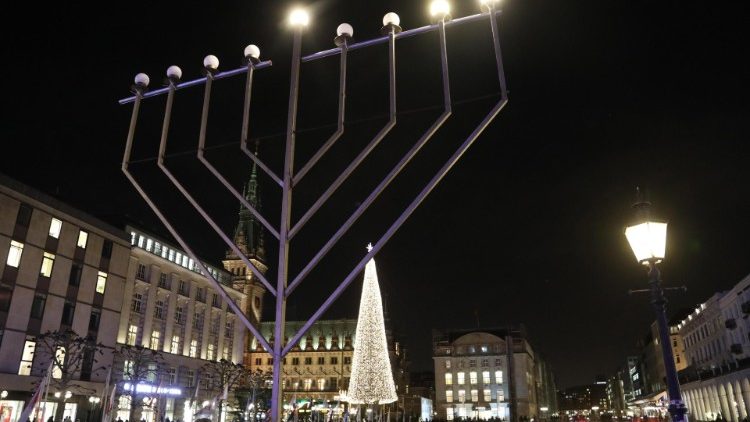 Channuka-Leuchter in Hamburg