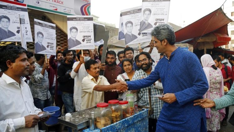 Zonayed Saki, candidat de l'alliance démocratique de gauche, en campagne dans les rues de Dacca, le 12 décembre 2018.