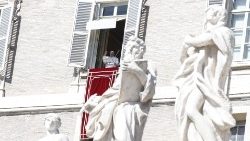 pope-francis-during-the-angelus--prayer-1551012607776.jpg