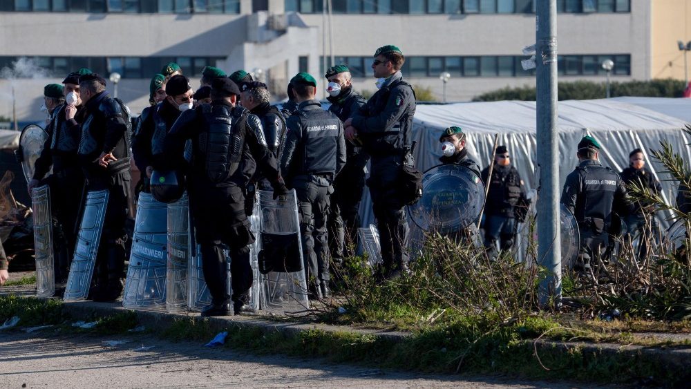 migranti--al-via-sgombero-baraccopoli-s-ferdi-1551867344310.jpg