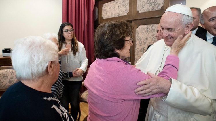 நரம்புத்தளர்ச்சி நோயாளருடன் திருத்தந்தை