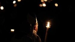 pope-francis-leads-easter-vigil-mass-1555787936028.jpg