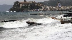 maltempo--forte-vento-e-mare-mosso--fermi-col-1555939127832.jpg