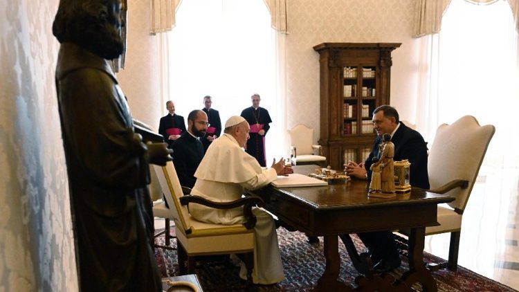 pope-francis-meets-with-chairman-of-the-presi-1556277001810.jpg