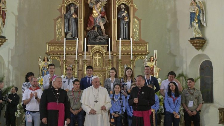 Храм Св. Михаила Архангела в Раковски, встреча Папы с католиками