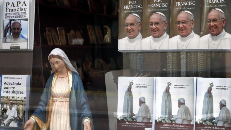 Bookshop in Bucharest with a state of Mary