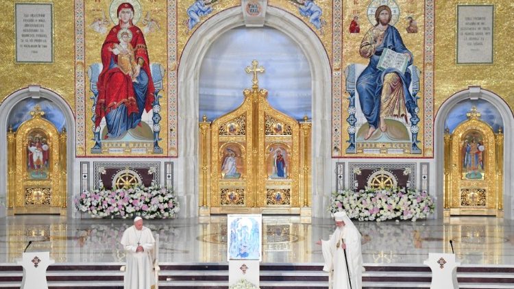 Papa Francesco e il Patriarca ortodosso Daniel alla nuova cattedrale ortodossa 