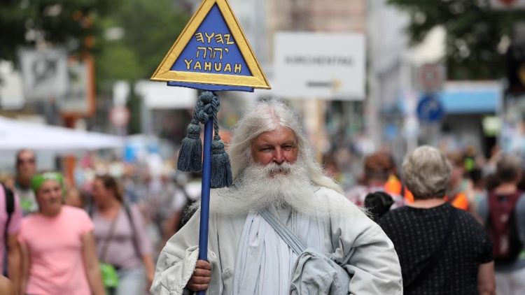 Verkleideter Teilnehmer des Evangelischen Kirchentags von Dortmund, Juni 2019