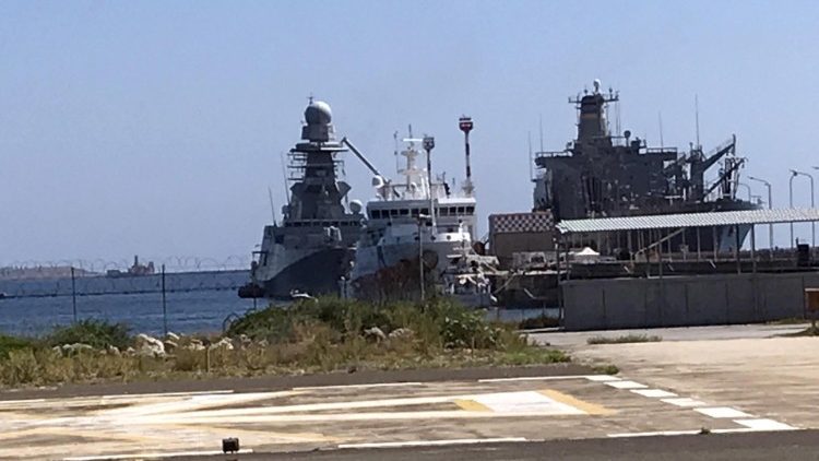 Die Gregoretti hat bereits am Militärhafen von Augusta angelegt