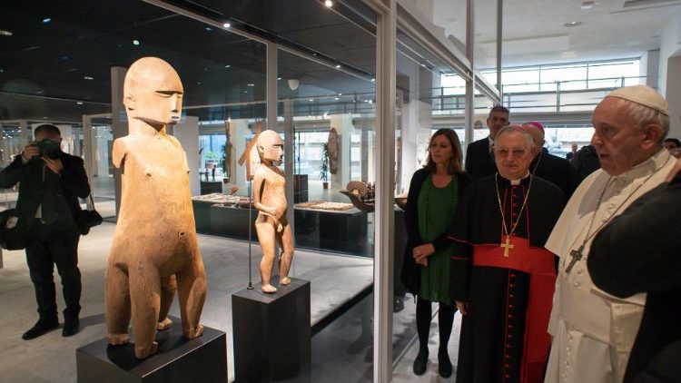 Papst Franziskus bei der Eröffnung der Ausstellung
