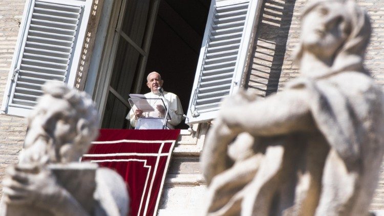 Papst Franziskus beim Angelus