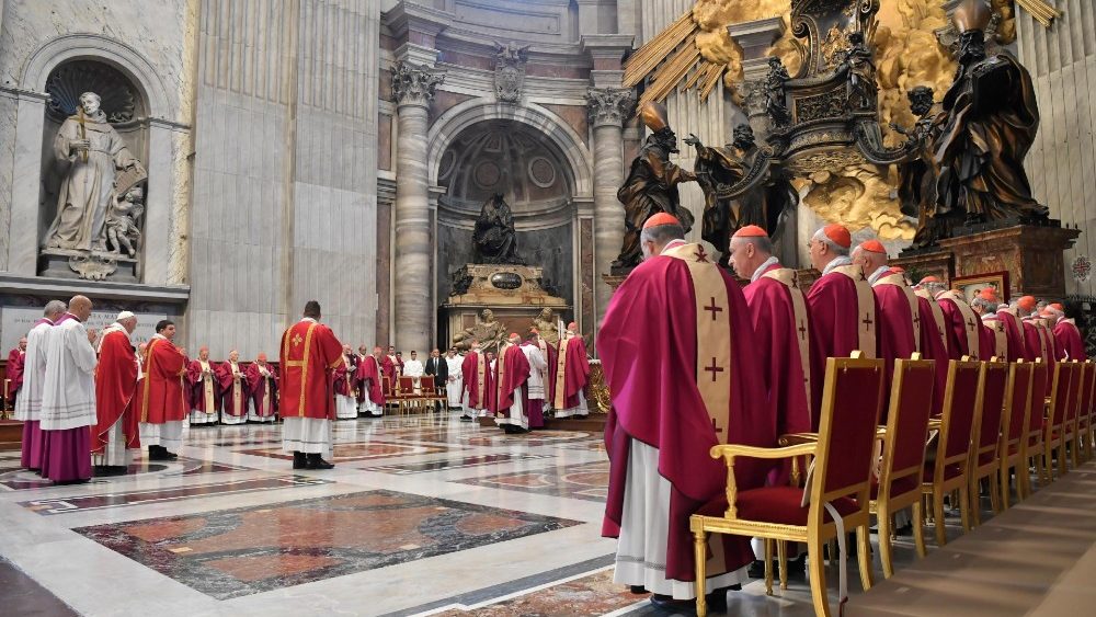 Papa: in basilica vaticana per messa per cardinali defunti