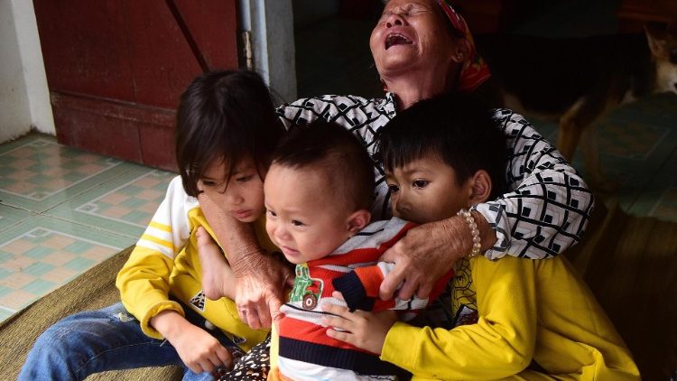 Vietnamese police confirm all 39 UK lorry death victims were Vietnamese