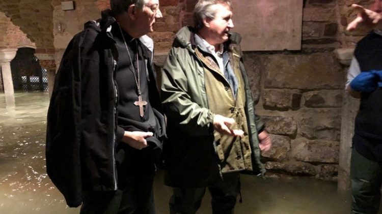 Il patriarca e il sindaco nella cripta della Basilica di san Marco