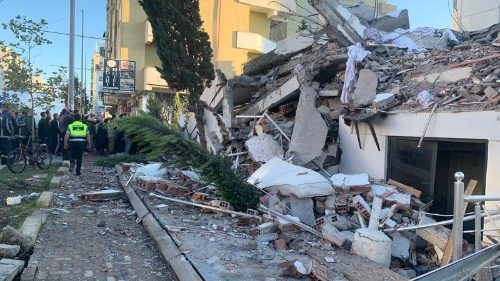 Sisma in Albania, Francesco: “Sono vicino alle vittime, prego per i morti”