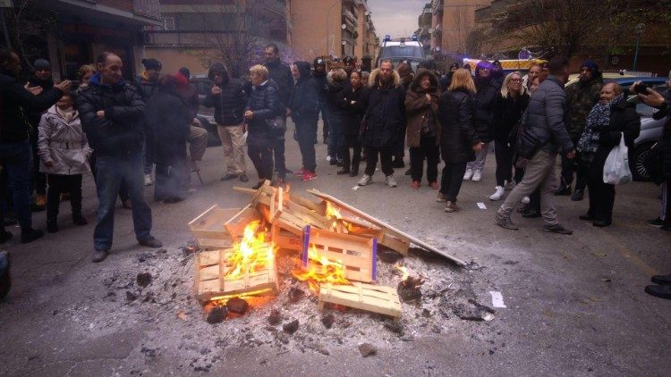 Протест жителей окраины из-за отсутствия отопления в домах