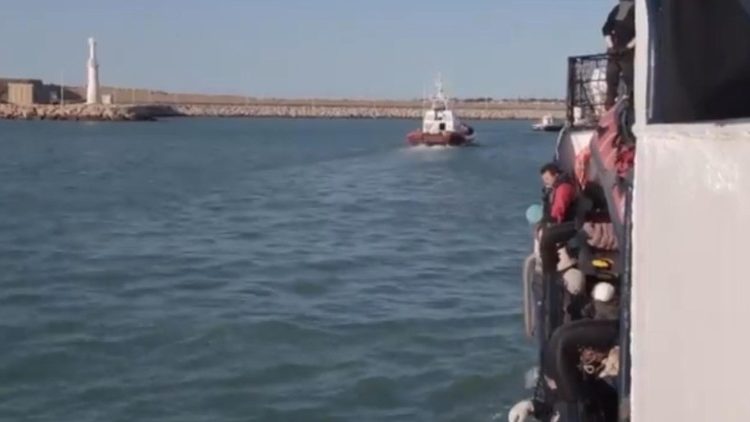 Người di cư vượt biển