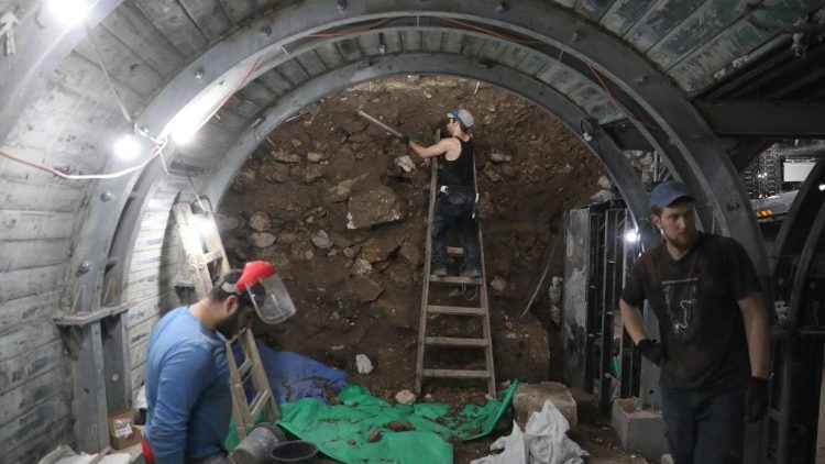 Arbeiter an der Ausgrabungsstelle in der Nähe des arabischen Dorfs Silwan, Ost-Jerusalem