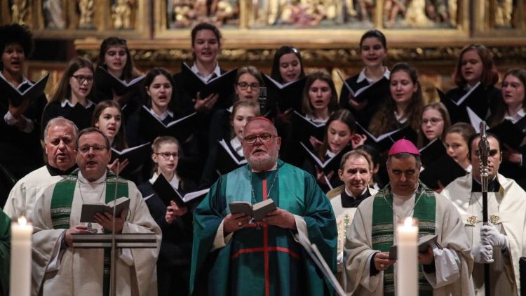 La première assemblée du chemin synodal en Allemagne, autour du cardinal Marx.