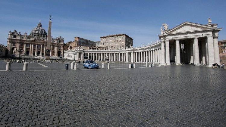 Auch der Petersplatz ist inzwischen für Besucher abgeriegelt. Papst Franziskus will sich per Videobotschaft an einem Gebetstag im Kampf gegen das Corona-Virus beteiligen