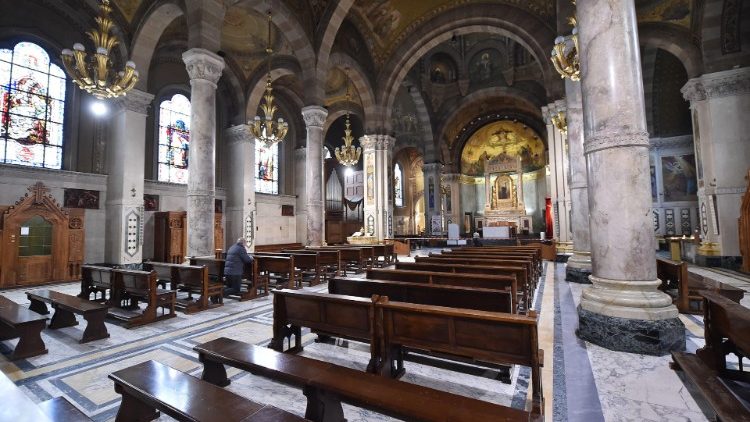 Anglia: 15 czerwca początek otwierania kościołów