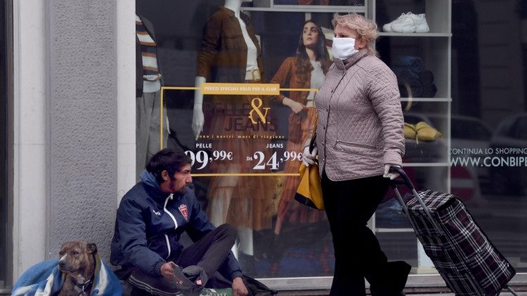A iniciativa do Fundo São José, explicou o arcebispo de Milão, Mario Delpini, é para “expressar proximidade aos mais frágeis e oferecer um pronto-socorro àqueles que, por causa da epidemia, não têm nenhuma forma de sustento”. 
