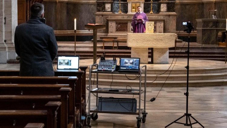 Übertragung eines Gottesdienstes im Internet 
